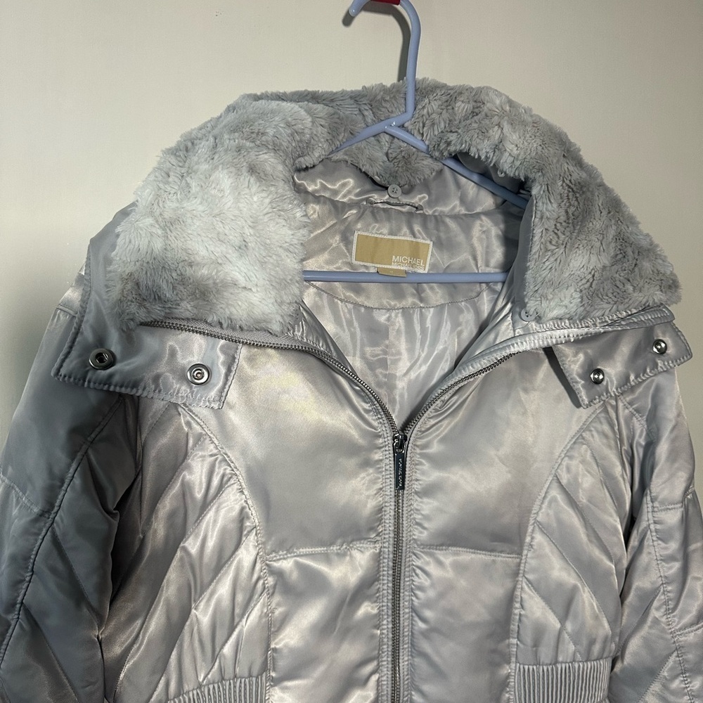 Michael Kors Silver Puffer Coat with Faux Fur Collar - Picture 7 of 8